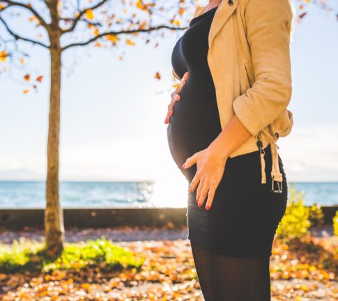 5 ways to travel safe as a mum-to-be baby bump